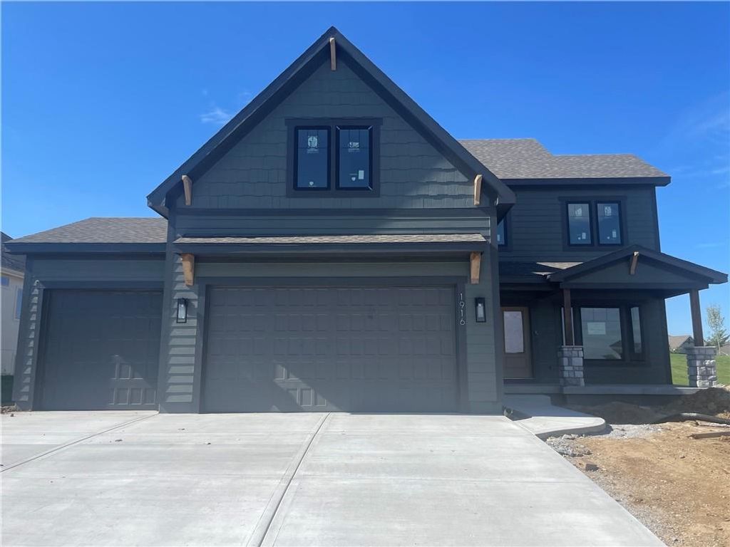 Photo of 1916 Longview Drive, Liberty, MO 64068 (MLS # 2563129)