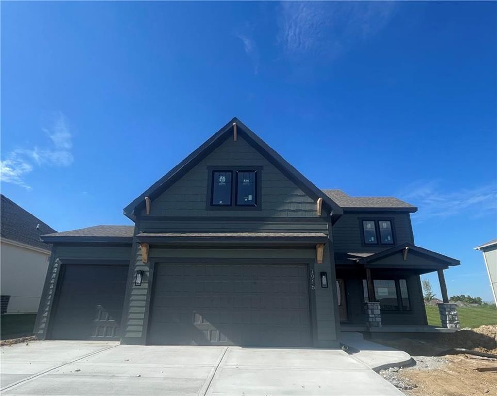 Photo of 1916 Longview Drive, Liberty, MO 64068 (MLS # 2563129)