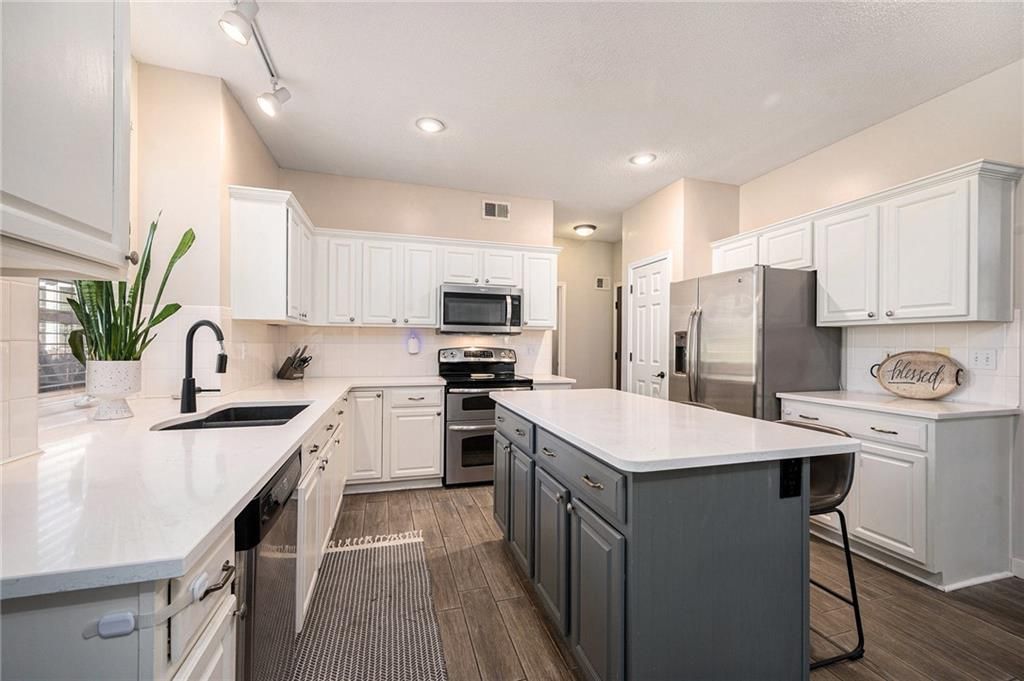 Photo of 1588 Columbine Court, Liberty, MO 64068 (MLS # 2579479)