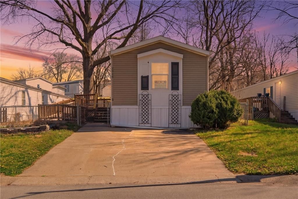 Photo of 2015 Current Street, Liberty, MO 64068 (MLS # 2609735)