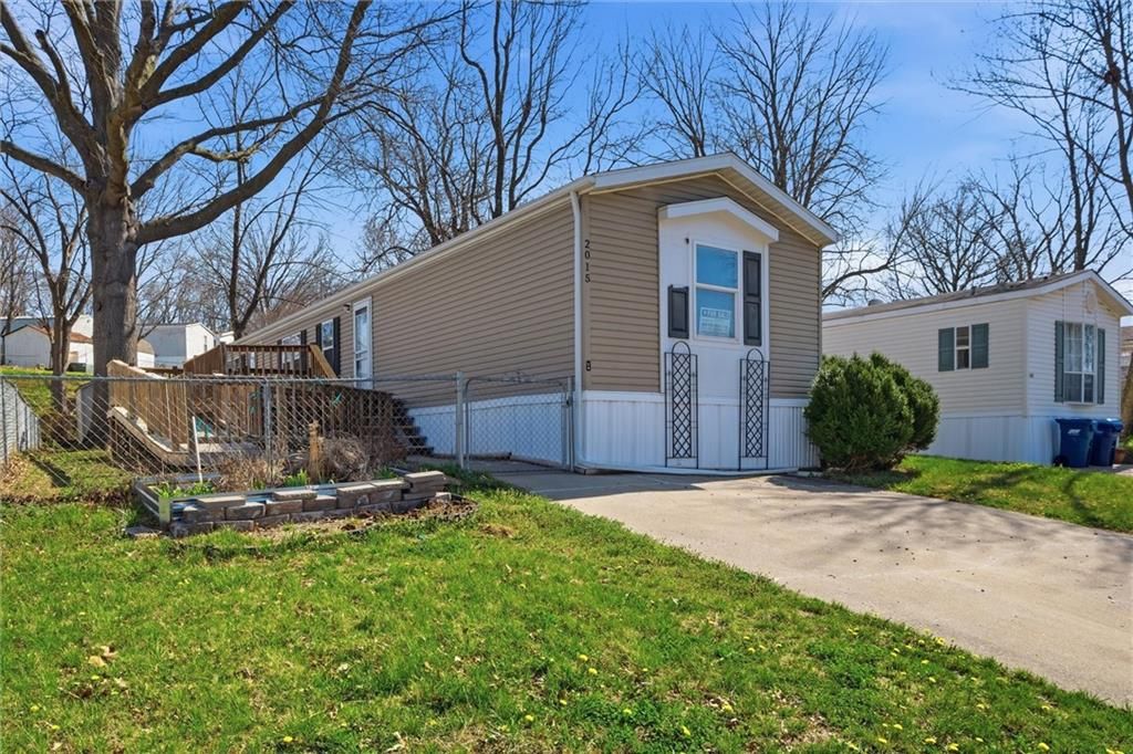 Photo of 2015 Current Street, Liberty, MO 64068 (MLS # 2609735)