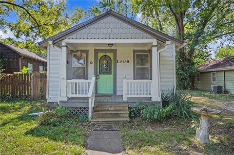 Photo of 1308 Oak Hill Avenue, Lawrence, KS 66044 (MLS # 2640796)