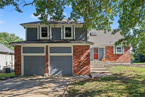 Photo of 2204 S Apache Street, Olathe, KS 66062 (MLS # 2648528)