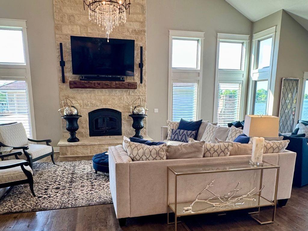 560 Lake Viking Terrace