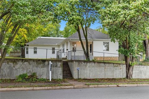 715 N 10th Street, Leavenworth, KS 66048 - #: 2577269