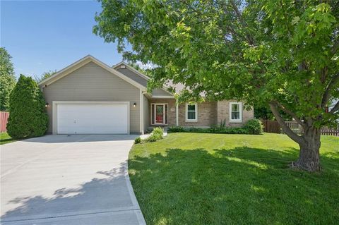 Photo of 20929 Maple Terrace, Spring Hill, KS 66083 (MLS # 2620036)