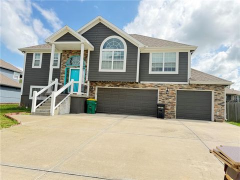 Photo of 11219 Kimball Avenue, Kansas City, KS 66109 (MLS # 2617124)