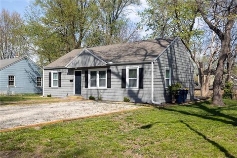 5819 Ridgeway Avenue Kansas City MO 64133