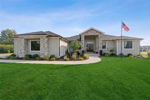 Photo of 7555 NW Fawn Circle, Parkville, MO 64152 (MLS # 2633543)