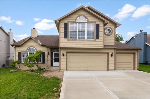 Photo of 1544 SE 11th Street, Lees Summit, MO 64081 (MLS # 2620124)