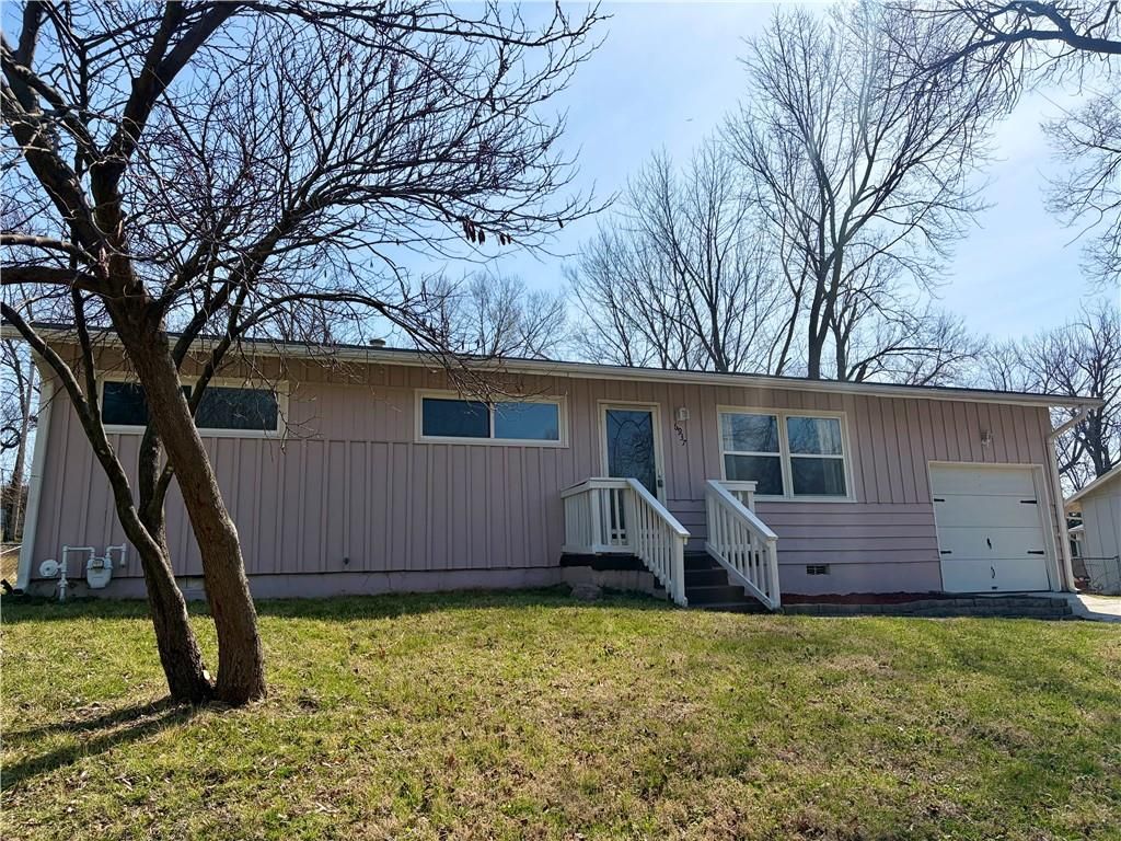 Photo of 6937 NW Avalon Street, Kansas City, MO 64152 (MLS # 2608291)