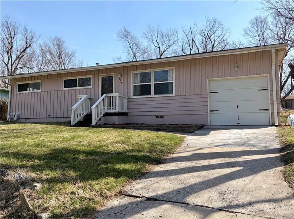 Photo of 6937 NW Avalon Street, Kansas City, MO 64152 (MLS # 2608291)