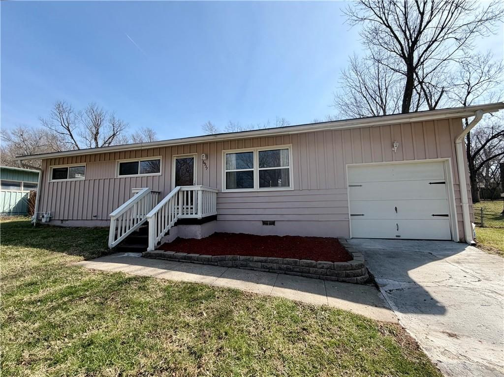 Photo of 6937 NW Avalon Street, Kansas City, MO 64152 (MLS # 2608291)