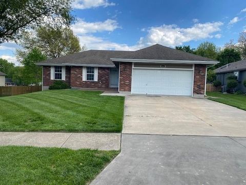 3885 SW Harbor Drive Lee's Summit MO 64082