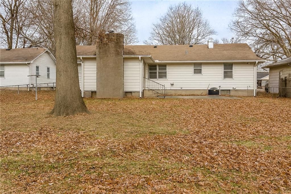 Photo of 8219 E 85th Terrace, Raytown, MO 64138 (MLS # 2592282)