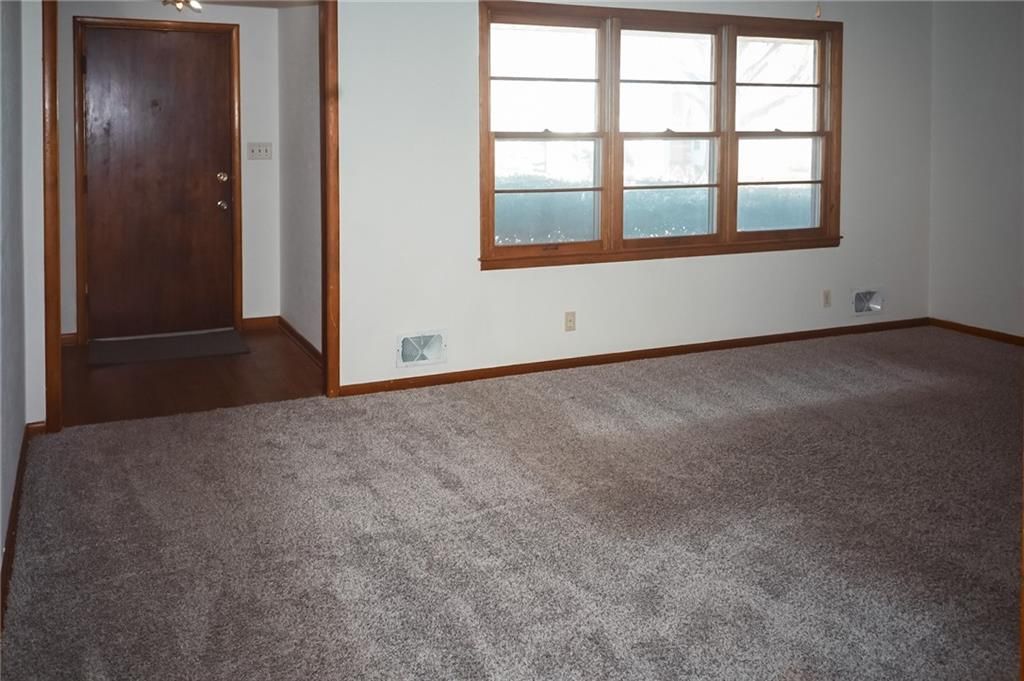 Photo of 8219 E 85th Terrace, Raytown, MO 64138 (MLS # 2592282)