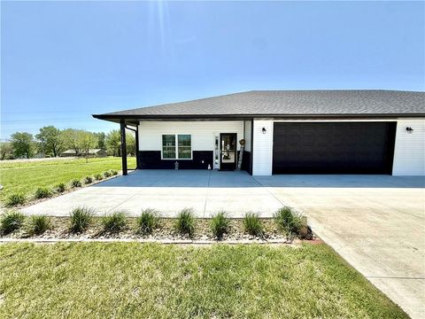 Photo of 30624 Porter Drive, Maryville, MO 64468 (MLS # 2615509)