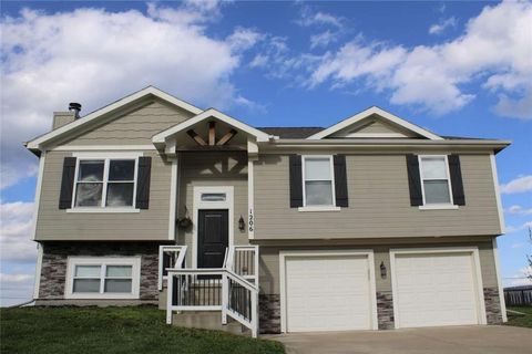 Photo of 1206 Viola Street, Smithville, MO 64089 (MLS # 2616174)