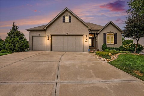 Photo of 1905 NE 100th Terrace, Kansas City, MO 64155 (MLS # 2637806)