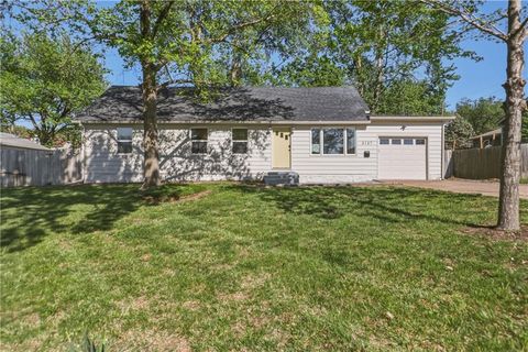 Photo of 3137 S 9th Place, Kansas City, KS 66103 (MLS # 2615344)