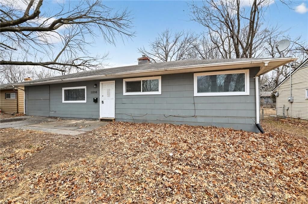 Photo of 11206 CORRINGTON Avenue, Kansas City, MO 64134 (MLS # 2598137)