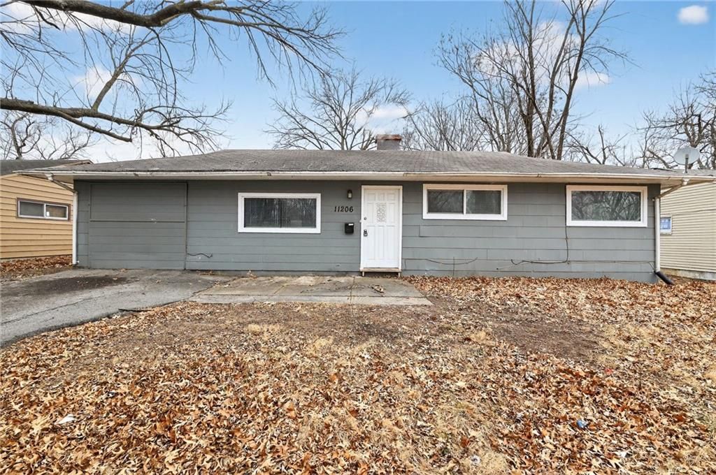 Photo of 11206 CORRINGTON Avenue, Kansas City, MO 64134 (MLS # 2598137)