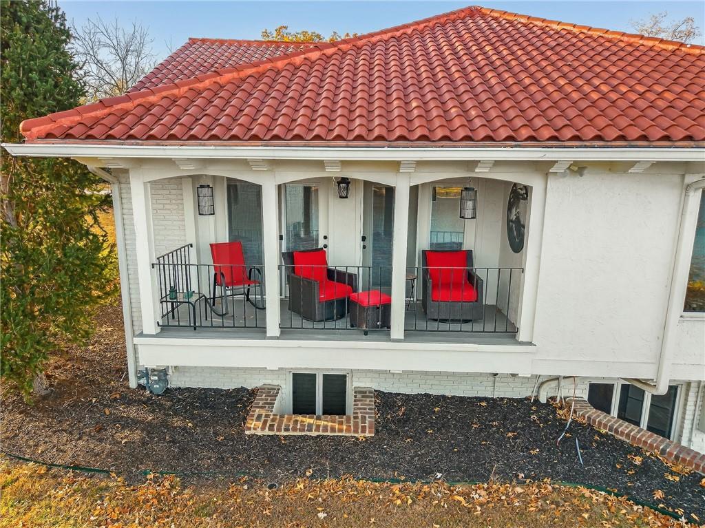 102 NW Hackberry Street