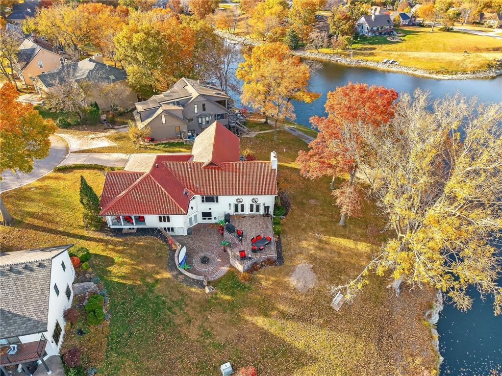 102 NW Hackberry Street