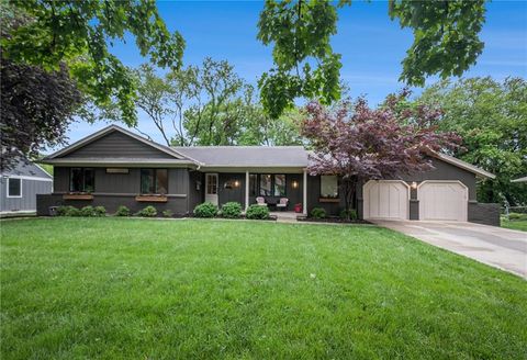 9608 El Monte Street, Overland Park, KS 66207 - #: 2550778