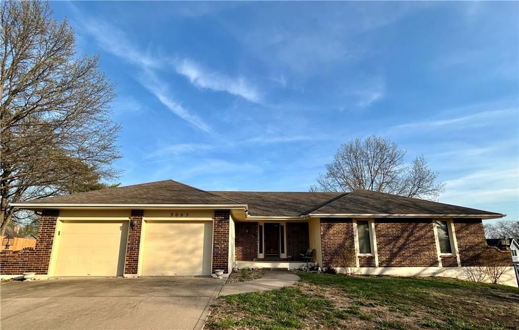 Photo of 3005 S Viking Court, Independence, MO 64057 (MLS # 2613136)