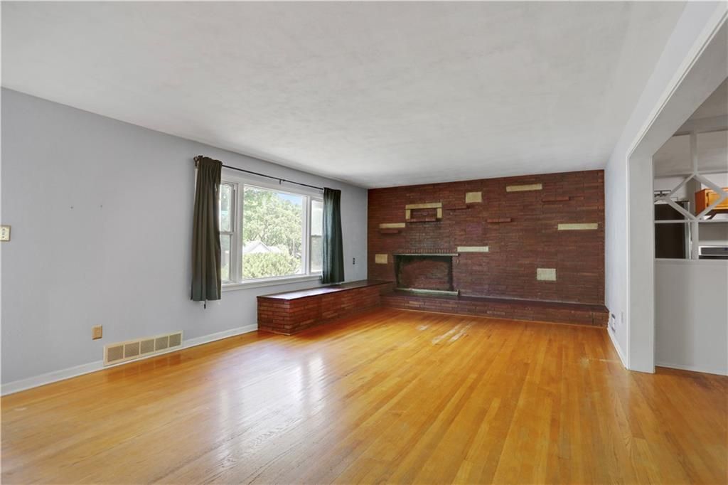 Photo of 2315 NE 37th Terrace, Kansas City, MO 64116 (MLS # 2619033)