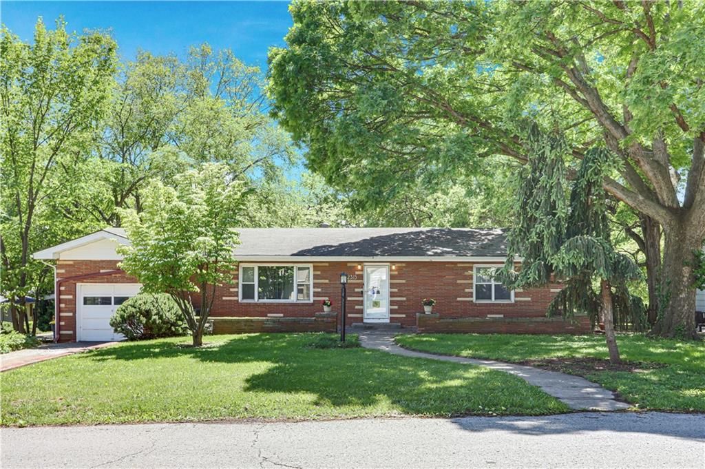 Photo of 2315 NE 37th Terrace, Kansas City, MO 64116 (MLS # 2619033)