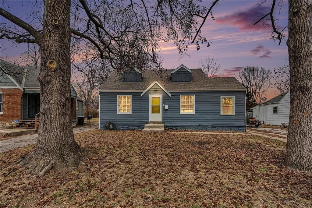 Photo of 1434 E 80th Street, Kansas City, MO 64131 (MLS # 2598110)