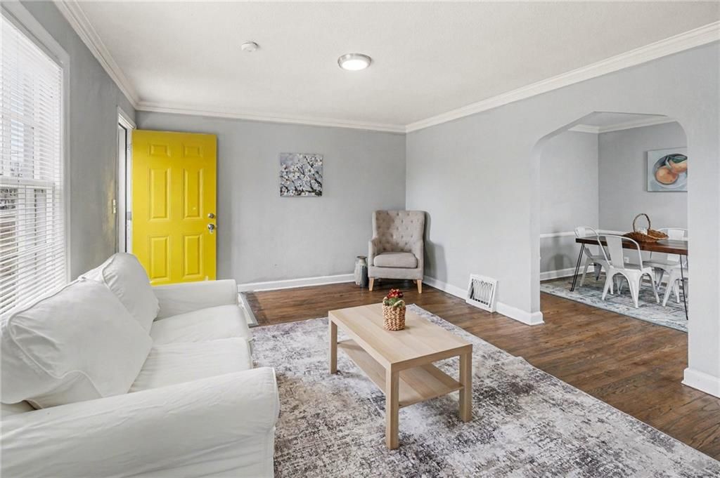 Photo of 1434 E 80th Street, Kansas City, MO 64131 (MLS # 2598110)