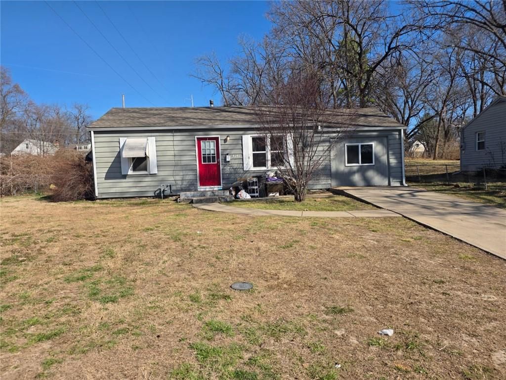Photo of 6260 LATHROP Avenue, Kansas City, KS 66104 (MLS # 2608028)
