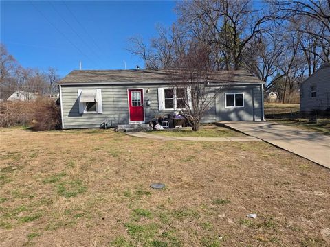 Photo of 6260 LATHROP Avenue, Kansas City, KS 66104 (MLS # 2608028)