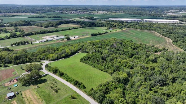 21708 E EUREKA RD, INDEPENDENCE, MO 64057 - Image 0d959ed51a2b9a94f64ffe93aaa52aa3/2394519821