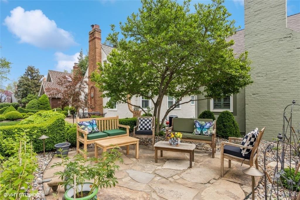 1921 W 48th Terrace