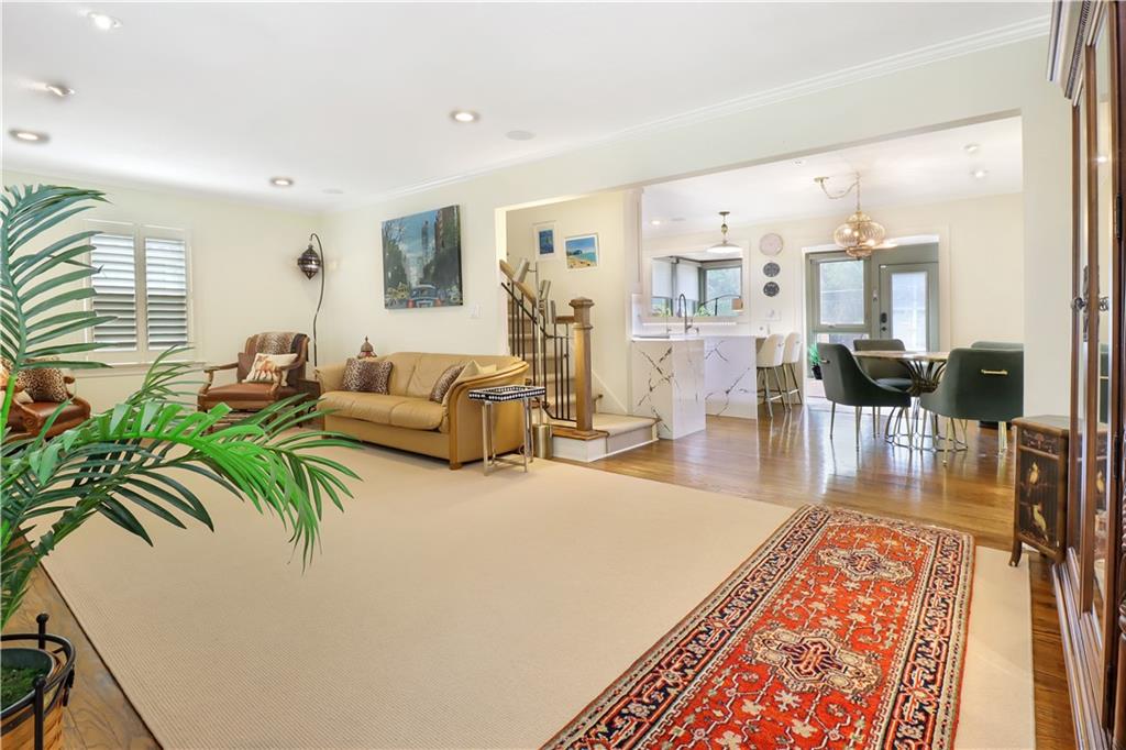 1921 W 48th Terrace