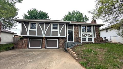 Photo of 17213 E 6th Terrace Court N, Independence, MO 64056 (MLS # 2616497)