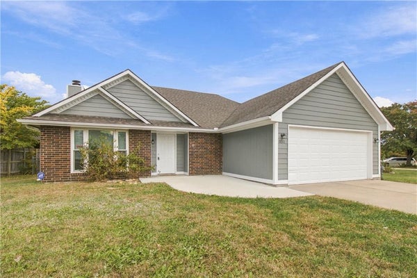 1011 COVENTRY DR, WARRENSBURG, MO 64093 - Image 0d9c4e9e19f1647c8b66946bfef02366/798347950