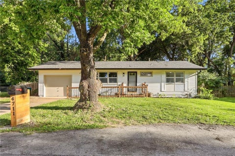 Photo of 4711 Yecker Avenue, Kansas City, KS 66104 (MLS # 2629651)