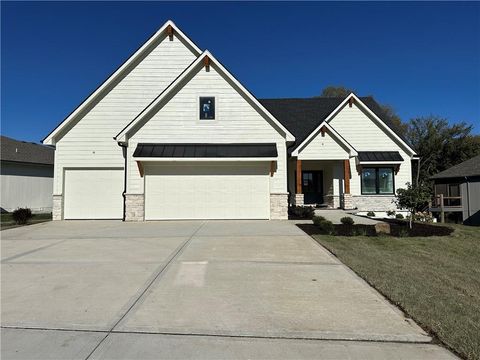 Photo of 15486 W 172ND Court, Olathe, KS 66061 (MLS # 2571850)