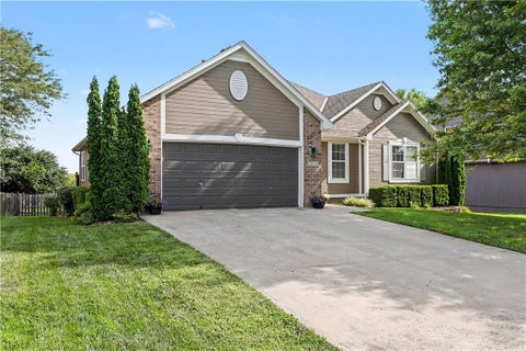 Photo of 2240 SW Morris Drive, Lees Summit, MO 64082 (MLS # 2642508)