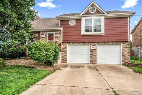 Photo of 13815 S Acuff Street, Olathe, KS 66062 (MLS # 2627440)