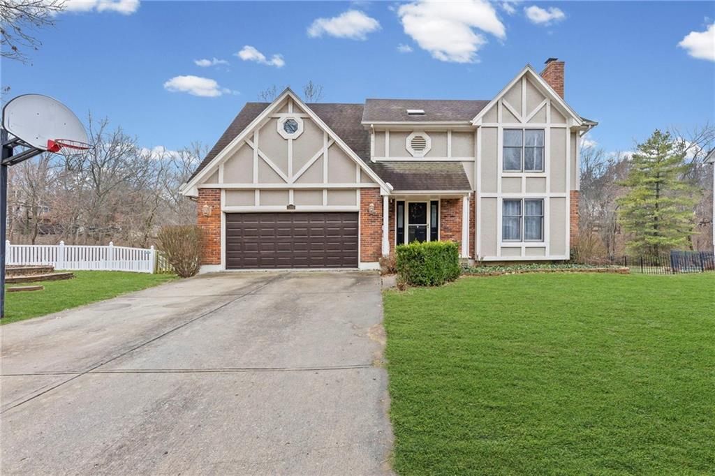 Photo of 1300 NW TIMBER OAK Drive, Blue Springs, MO 64015 (MLS # 2594361)