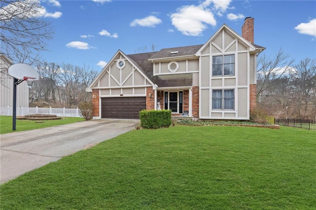 Photo of 1300 NW TIMBER OAK Drive, Blue Springs, MO 64015 (MLS # 2594361)