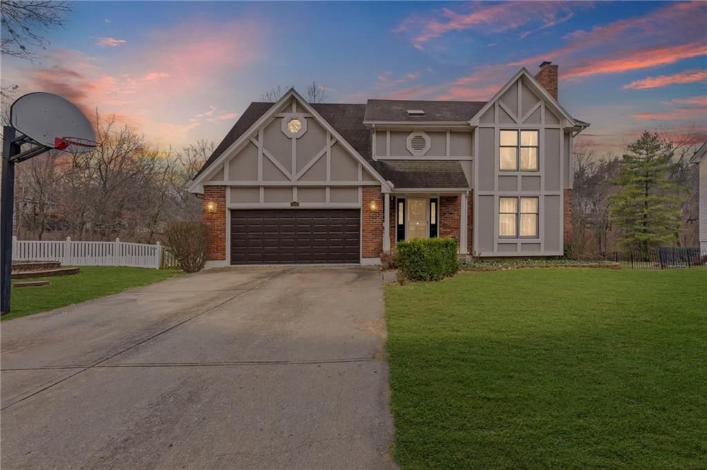 Photo of 1300 NW TIMBER OAK Drive, Blue Springs, MO 64015 (MLS # 2594361)