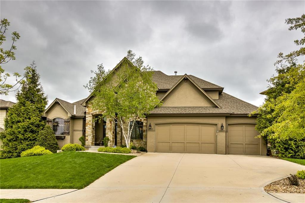 Photo 1 of 42 — 1705 NE Lashbrook Drive, Lee's Summit, MO 64086