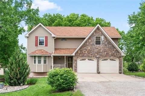 Photo of 15120 Briarwood Drive, Basehor, KS 66007 (MLS # 2614250)